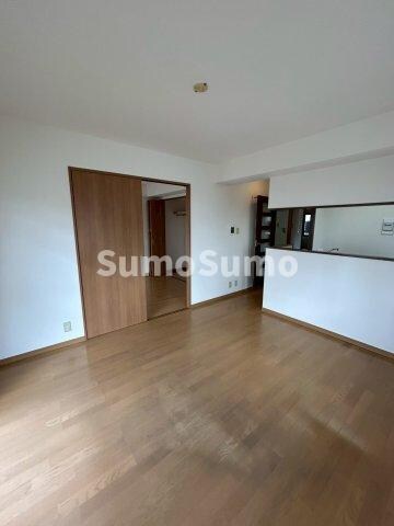 物件内観写真4　(ゆったりとしたリビングです)