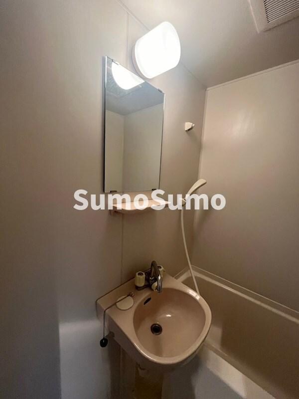 物件内観写真9　(独立洗面台、朝の身支度には欠かせません)