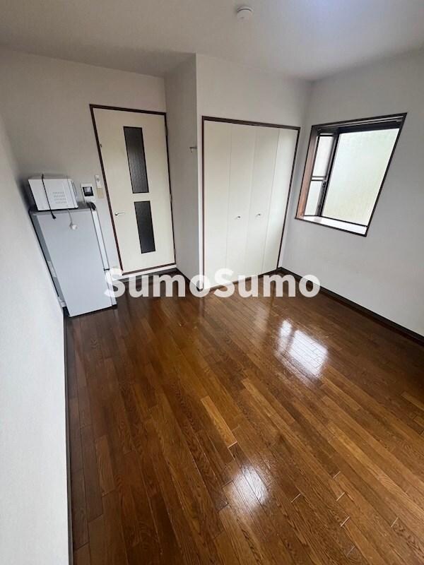 物件内観写真15　(こちらのリビングで趣味の時間をお楽しみください)