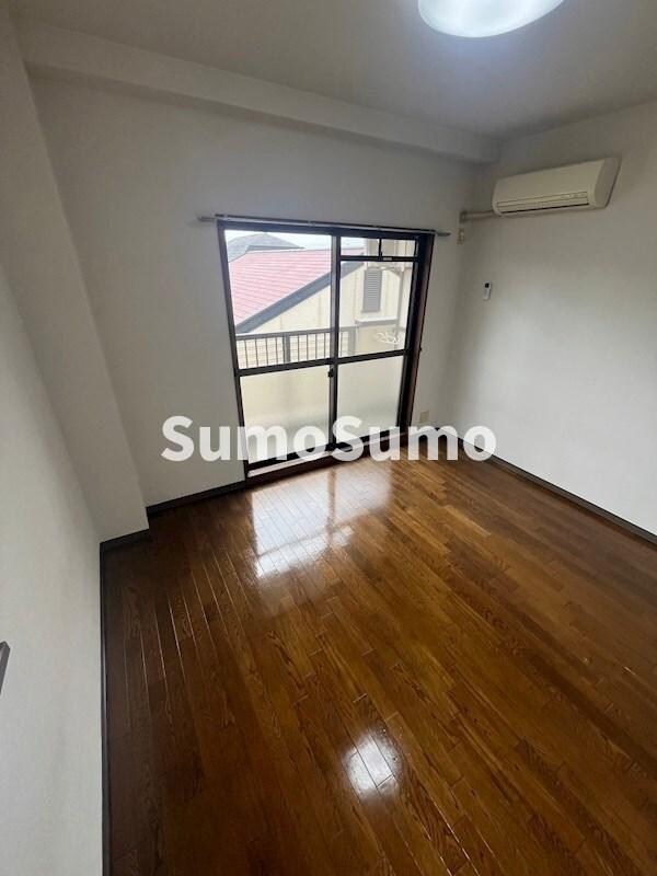 物件内観写真5　(使い勝手のいい寝室です)