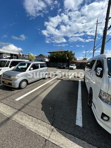 物件外観写真2　(駐車場完備です)
