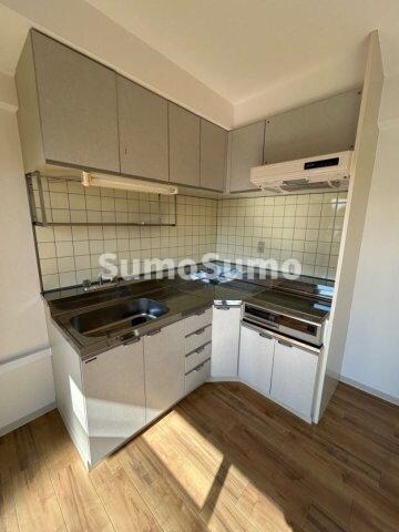 物件内観写真7　(コンパクトなキッチンで掃除もラクラク)