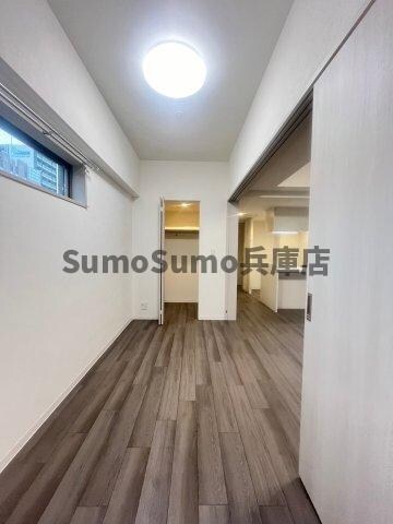 物件内観写真7　(落ち着いた色調の洋室です)