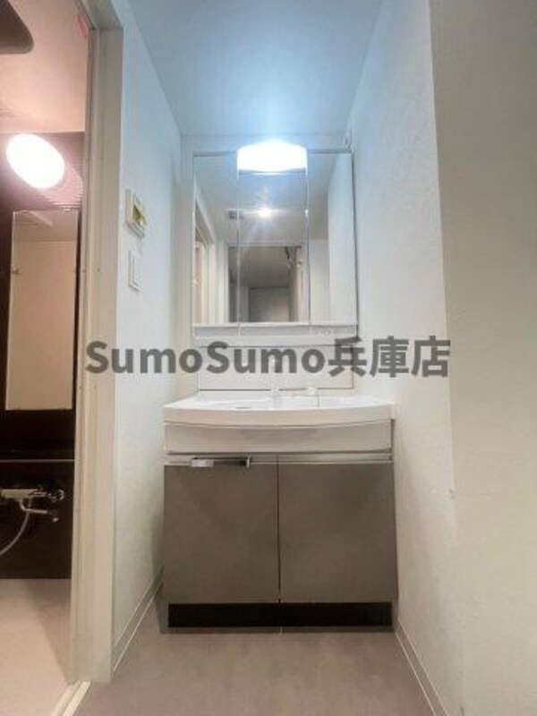 独立洗面台(朝の支度にも助かる、独立の洗髪洗面化粧台)