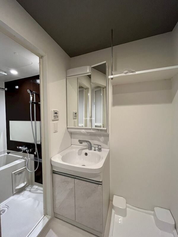 物件内観写真12　(忙しい朝には欠かせない洗面所です)