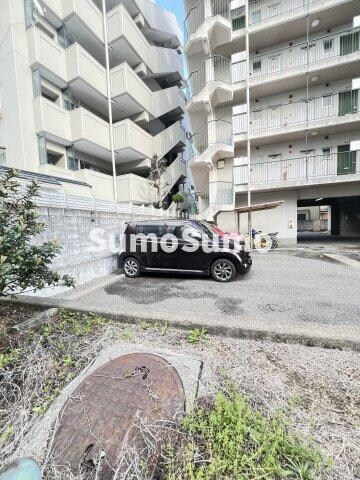 物件外観写真2　(駐車場完備です)