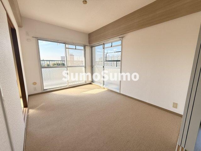 物件内観写真3　(おしゃれな居間です)