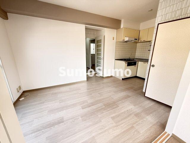 物件内観写真6　(ゆったり過ごせる居間です)