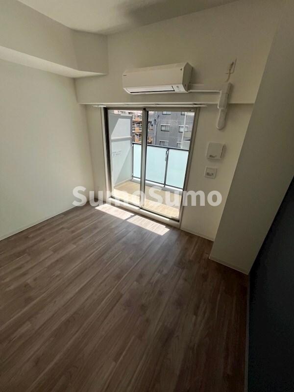 物件内観写真7　(開放的な寝室です)