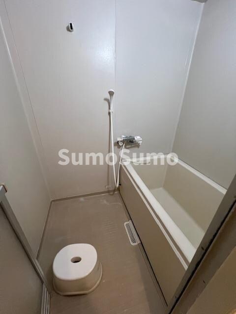 物件内観写真9　(日々の疲れを癒すお風呂付です)