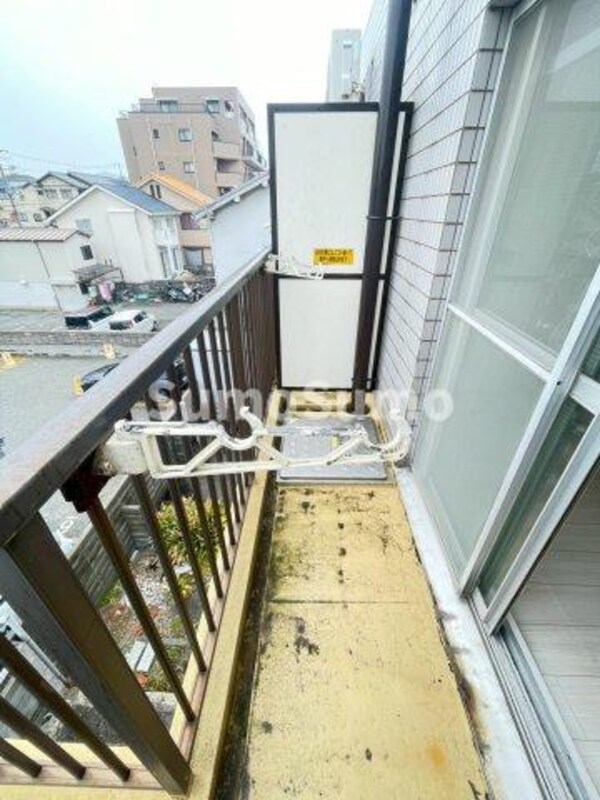 バルコニー(外からの目が気にならないバルコニーで洗濯物が干せます)