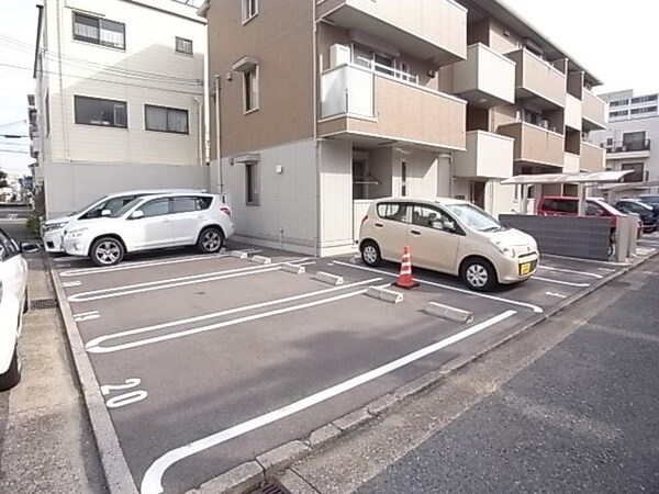 駐車場(駐車スペースもあります)