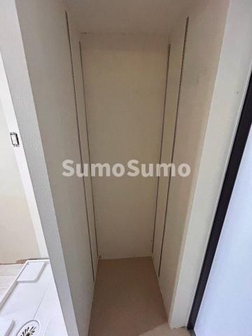 物件内観写真16　(大きなスペースがあり、収納には困りません)