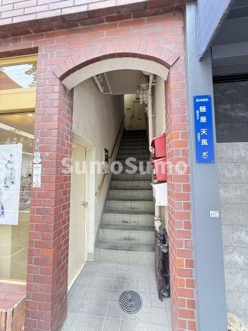 物件外観写真2　(建物の内部です)