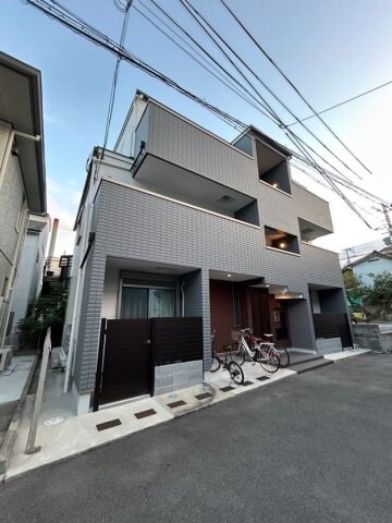 物件外観写真1　(物件の外観です)