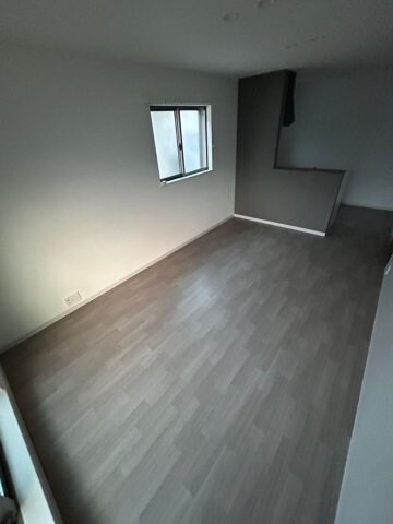 物件内観写真3　(ゆったり過ごせる居間です)