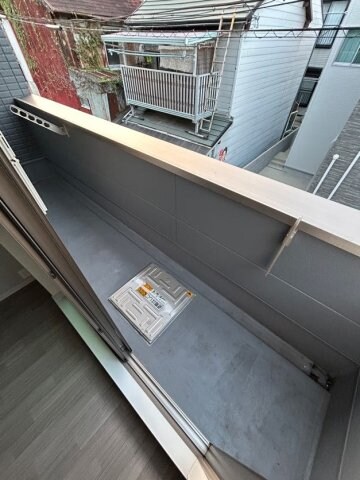 物件内観写真8　(お洗濯にも便利なバルコニー付き)