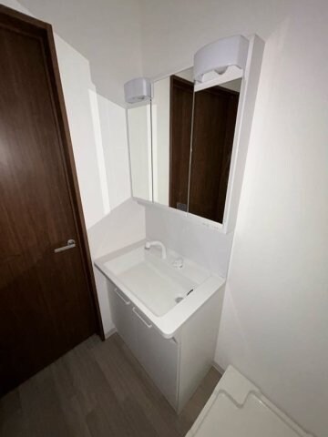 物件内観写真10　(コンパクトで使いやすい洗面所)