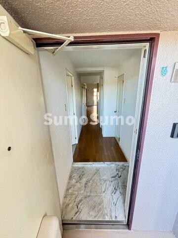 物件内観写真5　(落ち着いた玄関です)