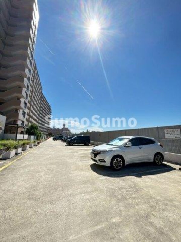 駐車場(駐車場に車を止められます)