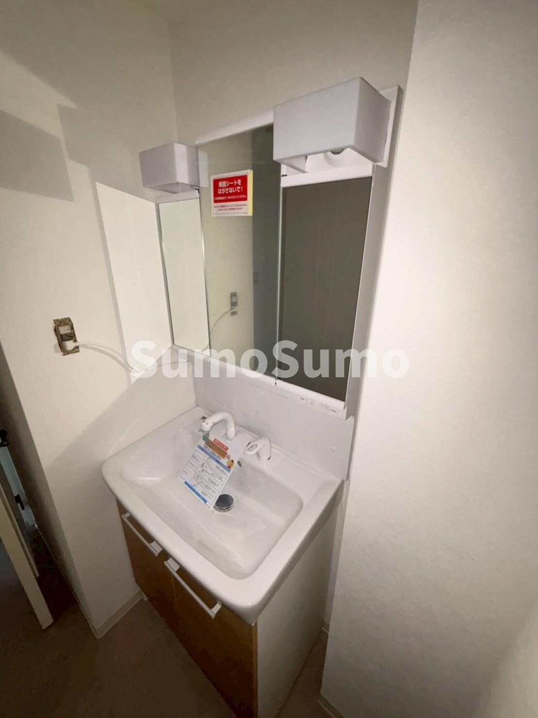 物件内観写真11　(忙しい朝には欠かせない洗面所です)