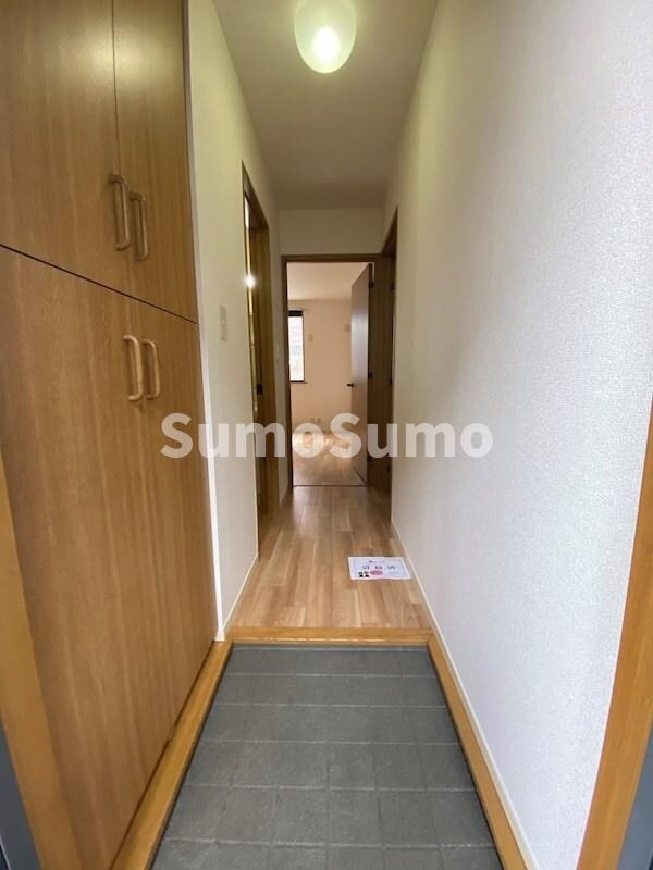 物件内観写真4　(落ち着いた玄関です)