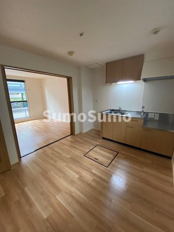 物件内観写真5　(ゆったりとしたリビングです)