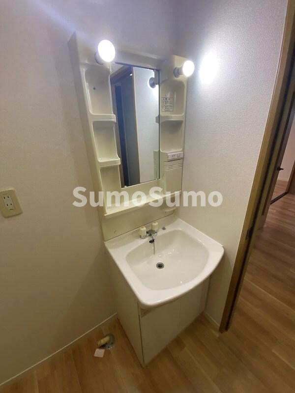 物件内観写真15　(独立洗面台あり、毎朝おしゃれに忙しい女性の方におすすめです)