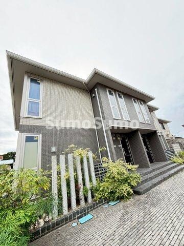 物件外観写真1　(落ち着いた雰囲気の外観です)