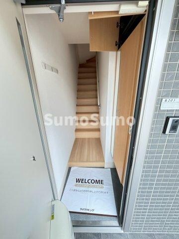 物件内観写真2　(明るい玄関です)