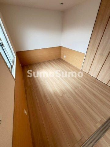 物件内観写真5　(開放的な寝室です)