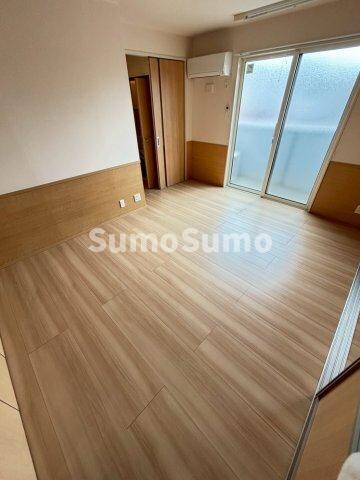 物件内観写真20　(こちらの居間で趣味の時間をお楽しみください)