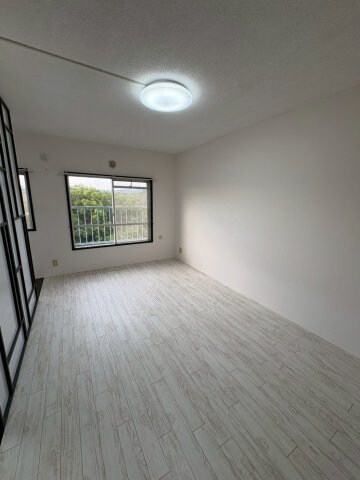 物件内観写真16　(ゆったり過ごせる居間です)