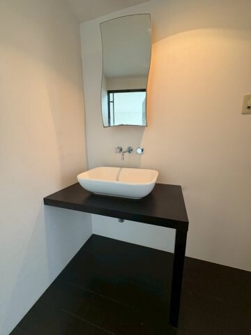 物件内観写真22　(ゆったりとスペースのある洗面所)