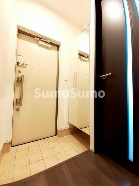 物件内観写真3　(シンプルで使いやすい玄関です)
