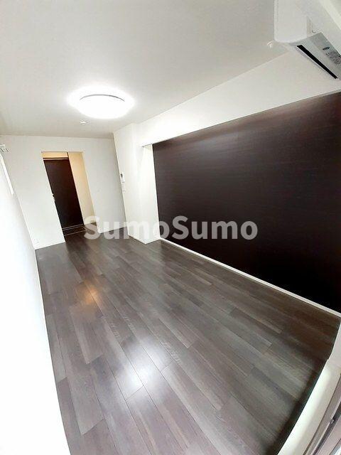 物件内観写真4　(ゆったりとした居間です)