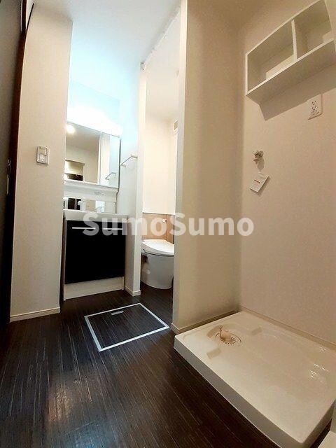 物件内観写真8　(ゆったりとスペースのある洗面所)