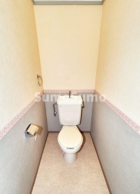 物件内観写真10　(落ち着いた色調のトイレです)