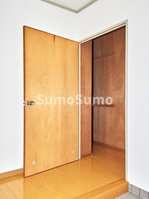 物件内観写真18　(たっぷりとした収納スペースです)