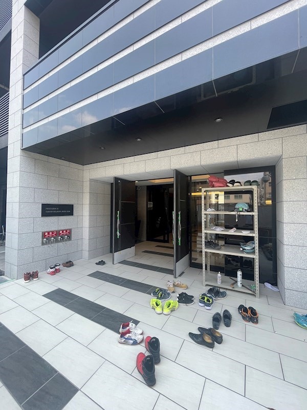 物件外観写真2　(建物の内部です)