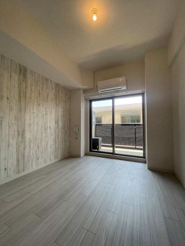 物件内観写真6　(開放的な寝室です)