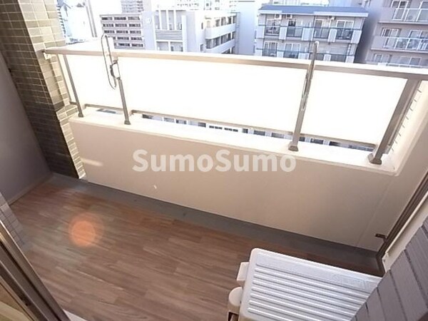 バルコニー(バルコニーからの眺めを楽しみながら食事をしませんか)