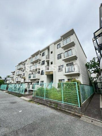 物件外観写真1　(外観は落ち着いています)