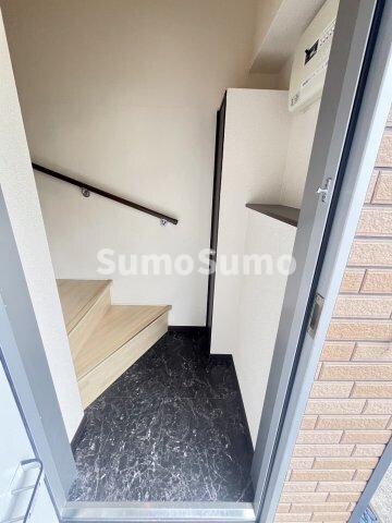 物件内観写真2　(明るい玄関です)