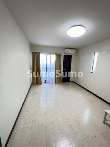 物件内観写真4　(ゆったり過ごせる居間です)