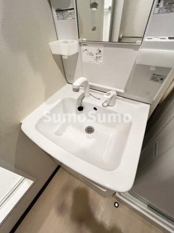 物件内観写真17　(明るい洗面所です)