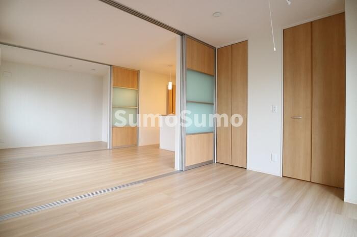 物件内観写真7　(使い勝手のいい寝室です)