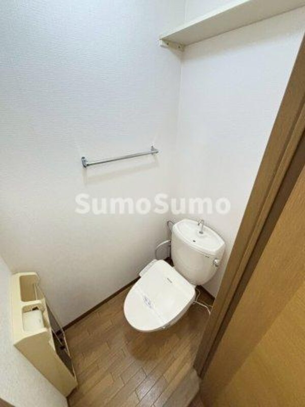 トイレ(落ち着いた色調のトイレです)
