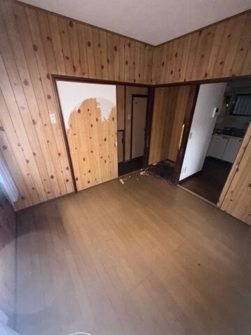 物件内観写真16　(明るい色調の室内です)