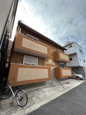 物件外観写真1　(外観は落ち着いています)